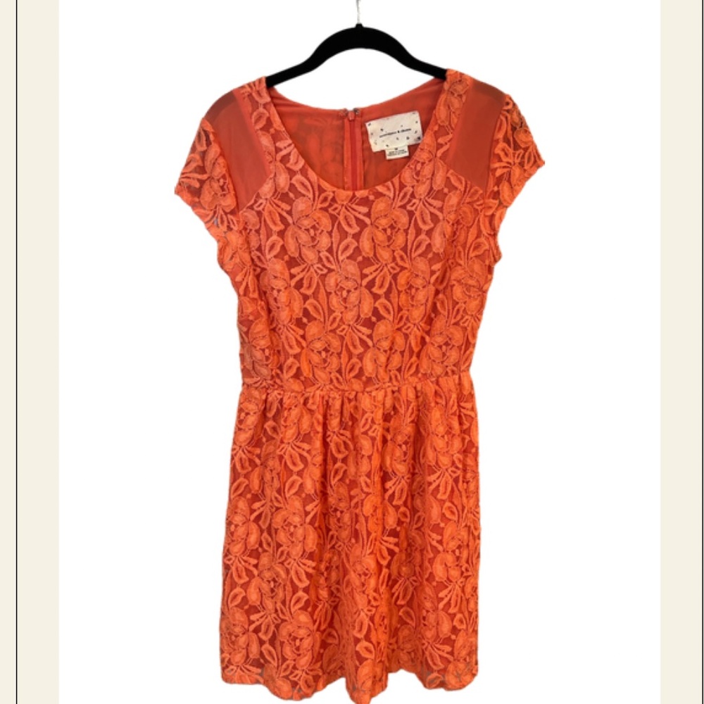 Short sleeve lace dress